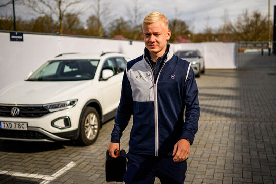 Malmö FFs Otto Rosengren ankommer till arenan