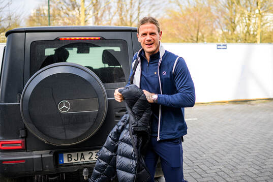 Malmö FFs målvakt Johan Dahlin ankommer till arenan