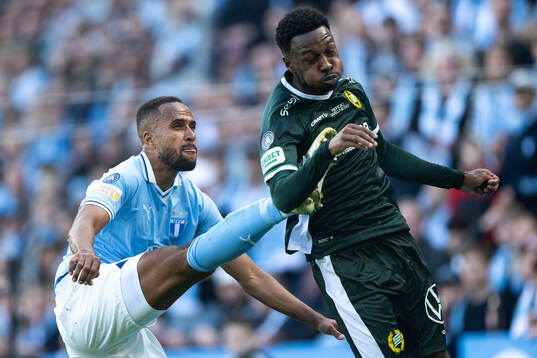 Malmö FFs Isaac Kiese Thelin och Hammarbys Shaquille Pinas