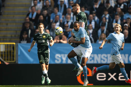 Malmö FFs Isaac Kiese Thelin och Hammarbys Mads Fenger
