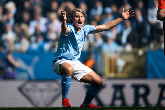 Malmö FFs Sebastian Nanasi reagerar