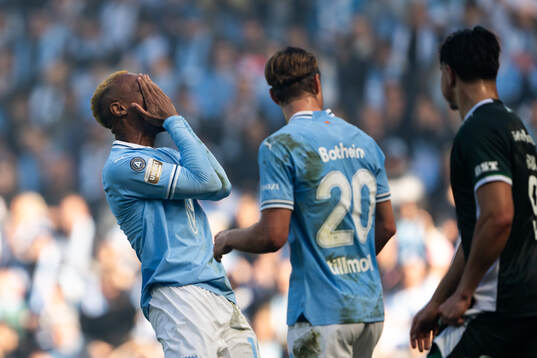 Malmö FFs Derek Cornelius deppar