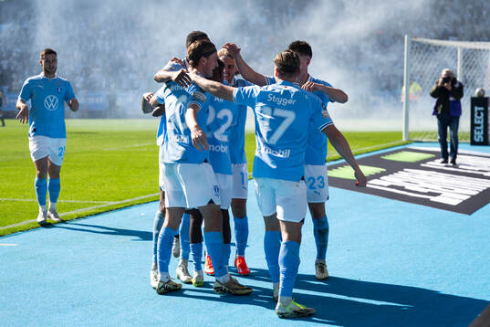 Malmö FFs Isaac Kiese Thelin jublar med lagkamrater