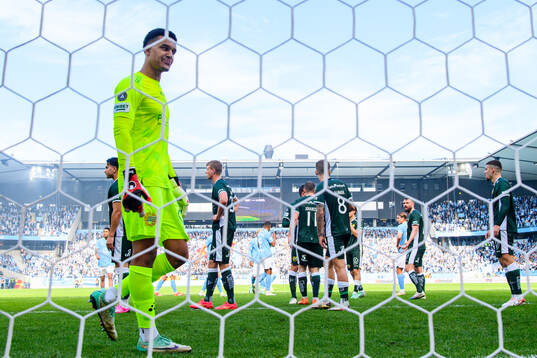 Hammarbys målvakt Oliver Dovin