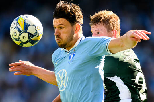 Malmö FFs Stefano Vecchia och Hammarbys Frederik Winther