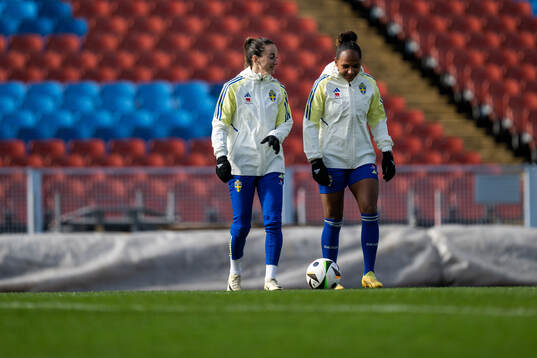 Kosovare Asllani and Madelen Janogy of the Swedish women's