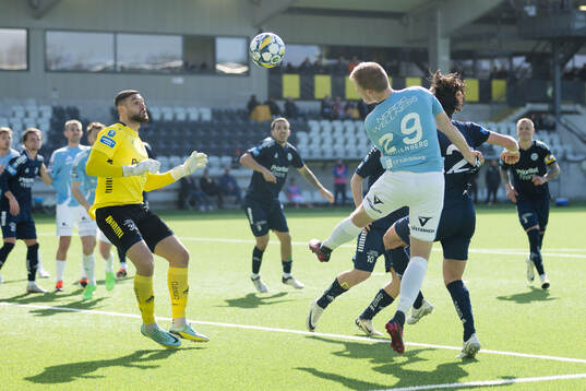 Utsiktens målvakt Elias Hadaya och Gefles Martin