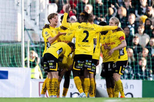Elfsborgs Noah Söderberg jublar med lagkamrater