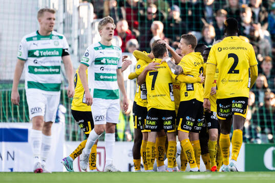 Elfsborgs Noah Söderberg jublar med lagkamrater