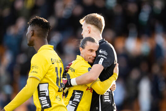 Elfsborgs Niklas Hult och målvakt Marcus Bundgaard