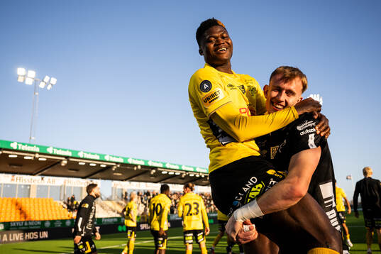 Elfsborgs Terry Yegbe och målvakt Marcus Bundgaard