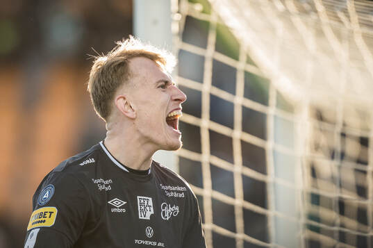 Elfsborgs målvakt Marcus Bundgaard Sörensen jublar