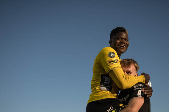 Elfsborgs Terry Yegbe och målvakt Marcus Bundgaard