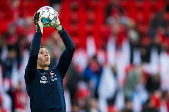 Jonathan Frost Fischer of Fredrikstad warms up