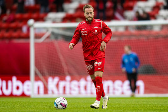Bård Finne of Brann warms up