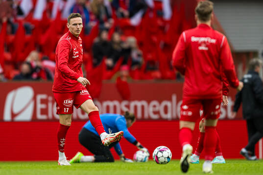 Joachim Soltvedt of Brann warms up