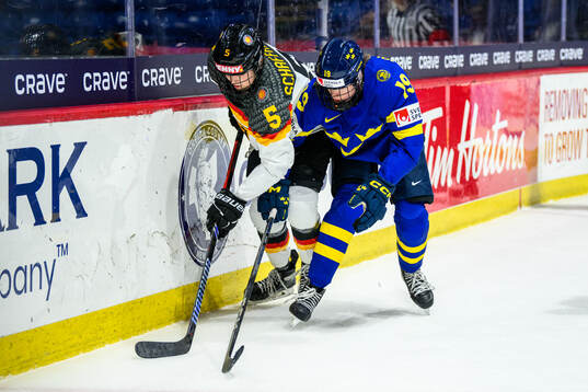 Charlott Schaffrath of Germany and Sara Hjalmarsson of