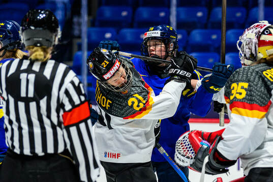 Tabea Botthof of Germany and Sara Hjalmarsson of Sweden
