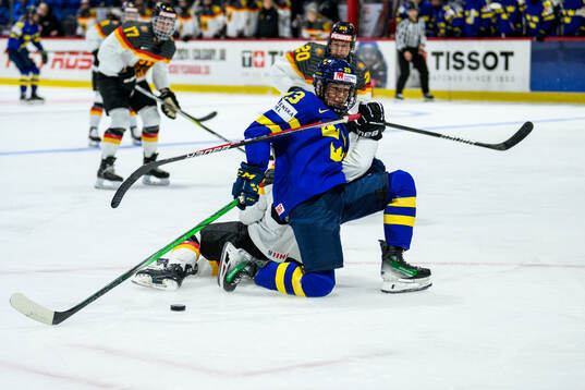 Ronja Hark of Germany and Thea Johansson of Sweden
