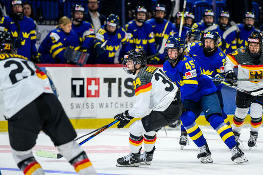 Carina Strobel of Germany and Paula Bergström of Sweden
