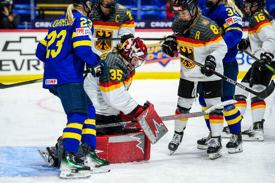 Goaltender Sandra Abstreiter of Germany