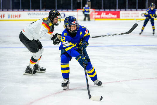 Charlott Schaffrath of Germany and Maja Nylén Persson of