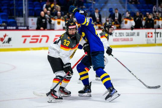 Lilli Welcke of Germany and Sara Hjalmarsson of Sweden