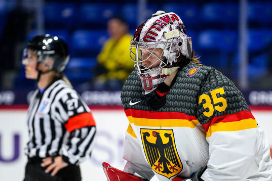 Goaltender Sandra Abstreiter of Germany