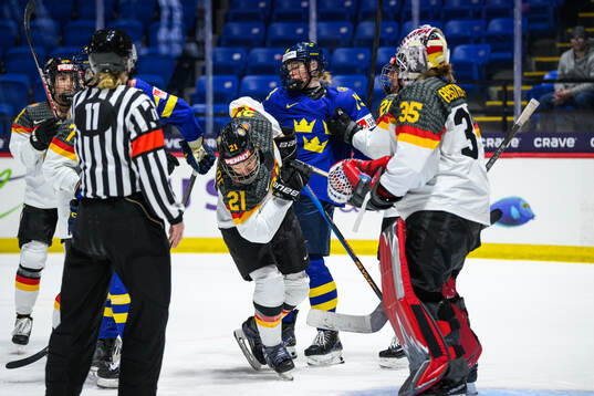 Tabea Botthof of Germany and Sara Hjalmarsson of Sweden