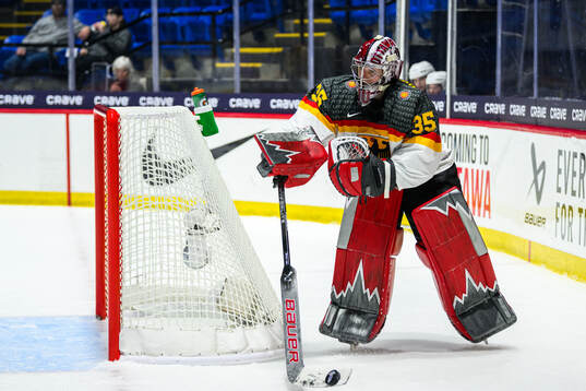 Goaltender Sandra Abstreiter of Germany