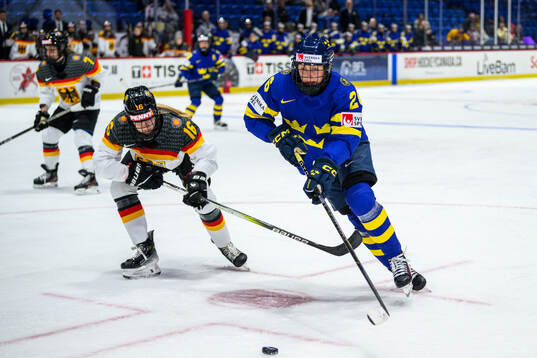 Jule Schiefer of Germany and Hanna Olsson of Sweden