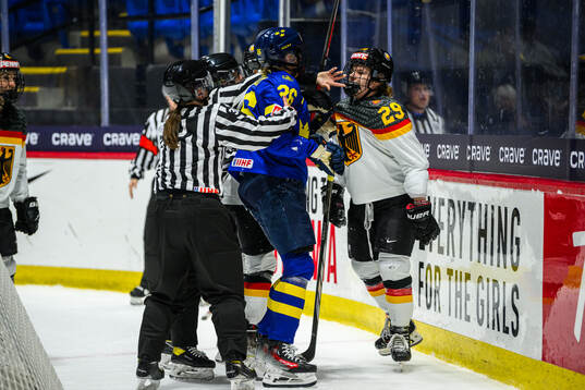 Hanna Olsson of Sweden and Laura Kluge of Germany