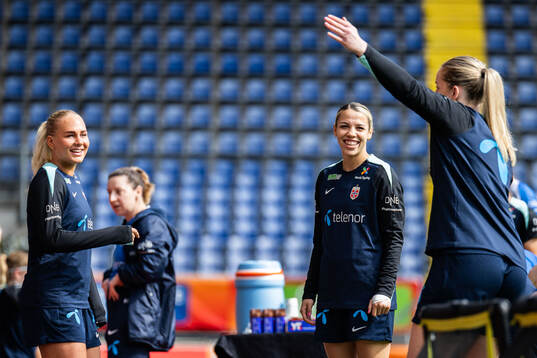 Goalkeeper Cecilie Fiskerstrand and Celin Bizet Ildhusøy