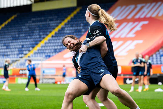 Tuva Hansen and Signe Gaupset of the Norwegian women's