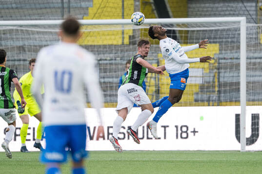 GAISs Alexander Ahl Holmström och Värnamos Samuel Kotto