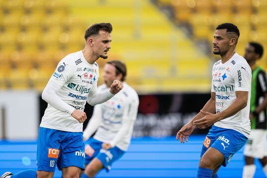 Värnamos Ajdin Zeljkovic jublar