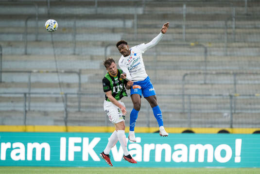 GAISs Alexander Ahl Holmström och Värnamos Samuel Kotto