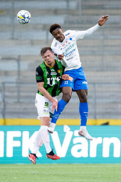 GAISs Alexander Ahl Holmström och Värnamos Samuel Kotto