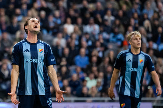 Djurgårdens Albin Ekdal och Lucas Bergvall deppar