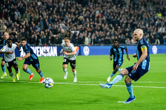Djurgårdens Marcus Danielson gör 3-3 på straff