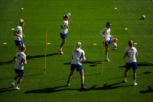 Fridolina Rolfö, Amanda Nildén and Kosovare Asllani of