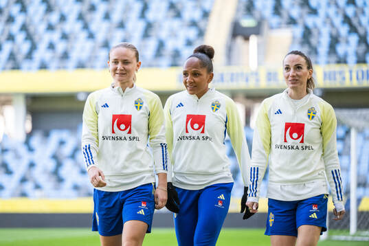 Matilda Vinberg, Madelen Janogy and Kosovare Asllani of the