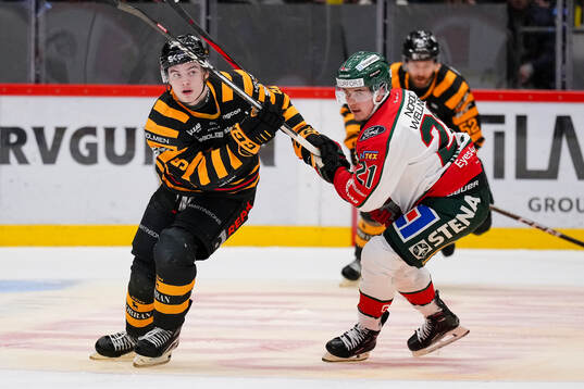 Skellefteås Axel Sandin Pellikka och Frölundas Jere Innala