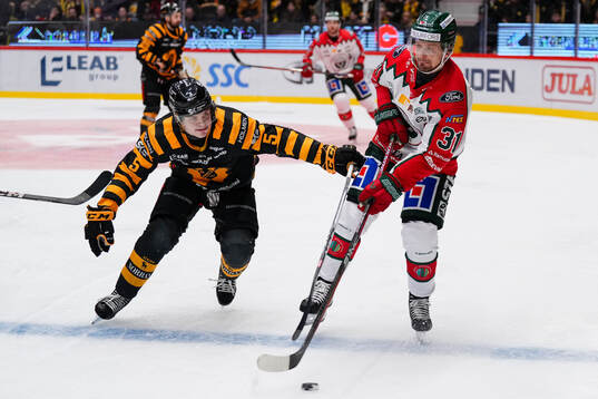 Skellefteås Axel Sandin Pellikka och Frölundas Nicklas