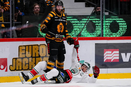 Skellefteås Petter Granberg och Frölundas  Isac Born