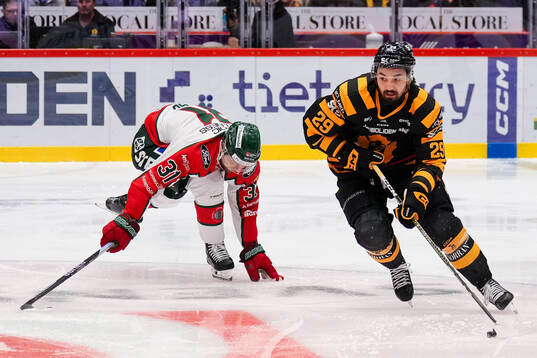 Frölundas Nicklas Lasu och Skellefteås Dylan Sikura