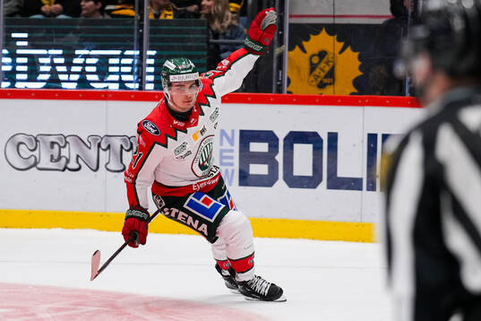 Frölundas Jere Innala jublar