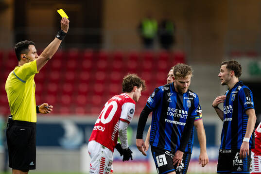 Sirius Dennis Widgren får en varning utav Domare Adi