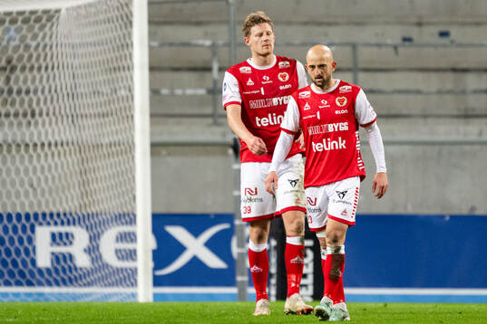 Kalmars Lars Saetra och Robert Gojani deppar