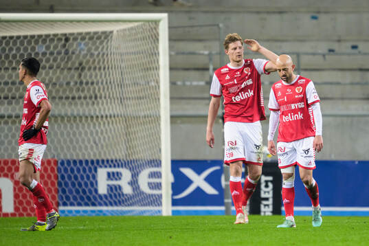 Kalmars Lars Saetra och Robert Gojani deppar